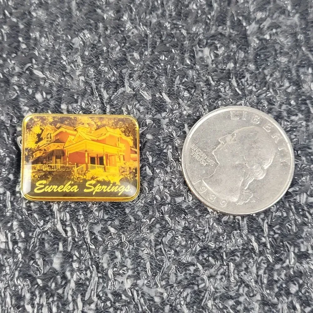 Vintwge Eureka Springs Arkansas Enameled Ozarks Lapel Pin